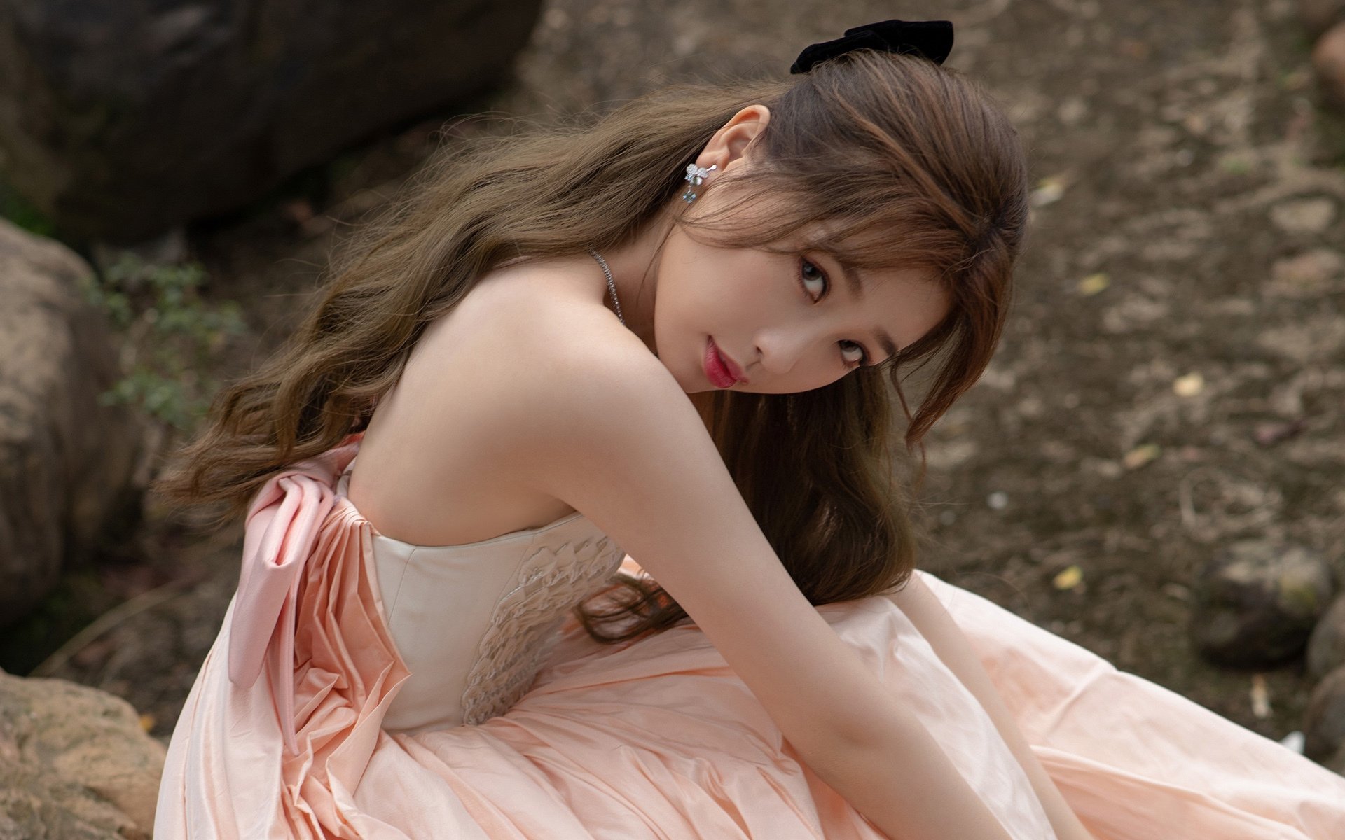 体育赛事焦点：女足比赛中的激烈对抗！，女足身体对抗