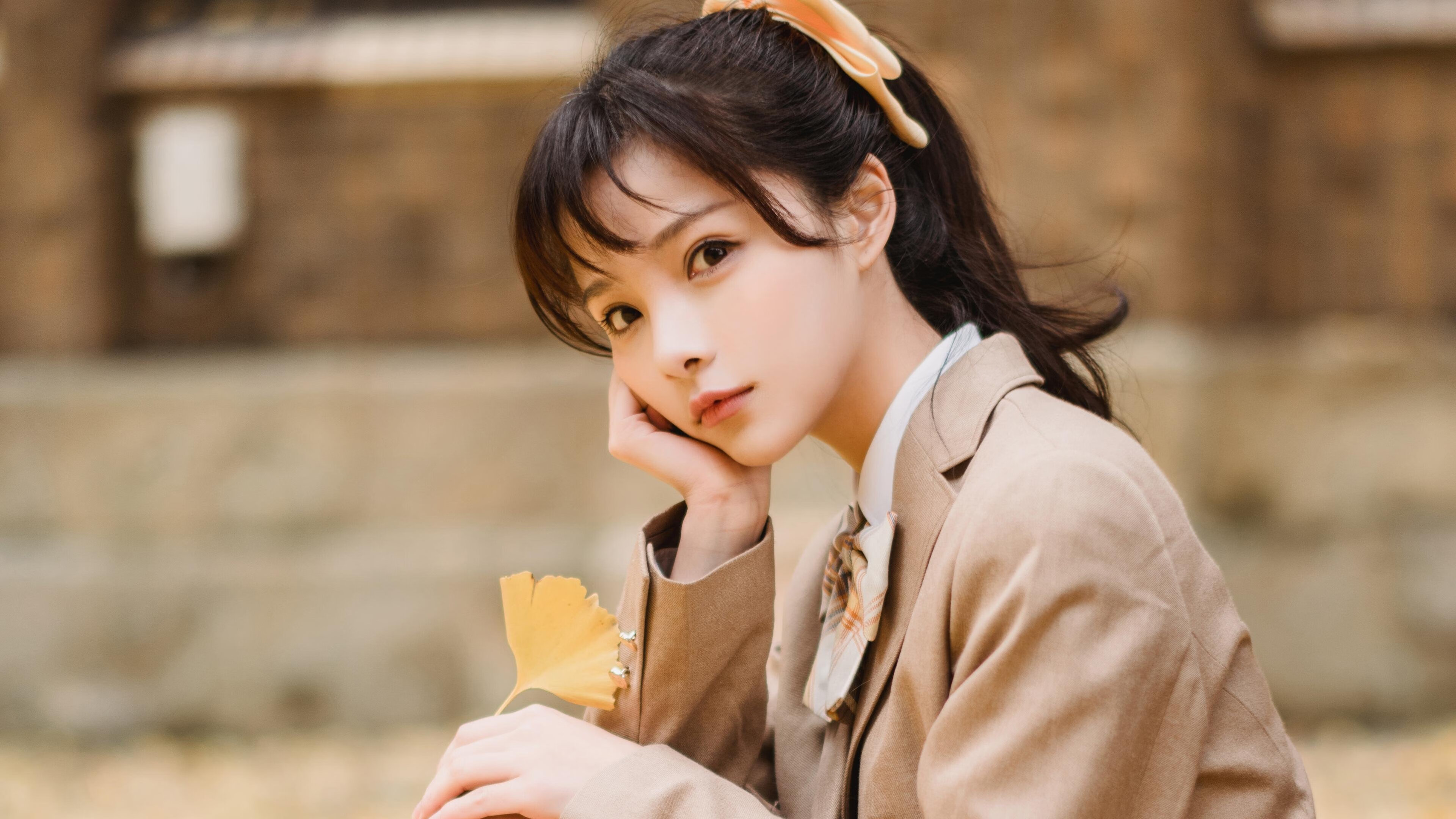 雷霆完封勇士，季后赛首轮中亚历山大双手暴扣点燃全场，雷霆队亚历山大百度百科