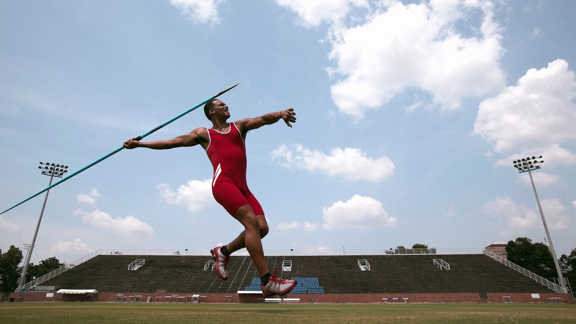 自由泳短距离朝鲜选手冲进四强，自由泳比赛跳水出发视频