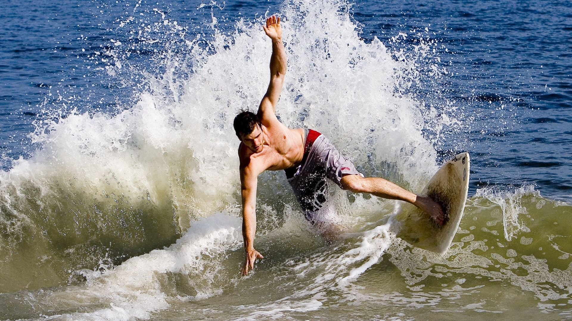 “德甲决战倒计时，冠军悬念持续升温”，德甲冠军预测